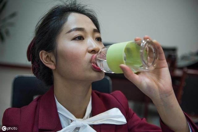 肝火旺的通常有這3種表現，4種方法助你養肝護肝