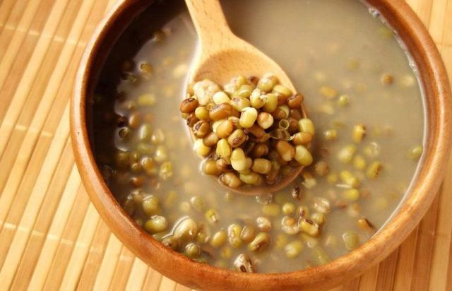 綠豆湯里加點料，才是夏日消暑的必備佳品