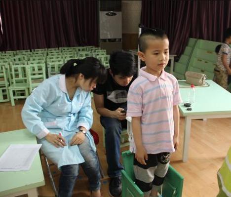 娃夜裡出現這些信號，可能是身體發育進入「猛長期」，家長要抓住