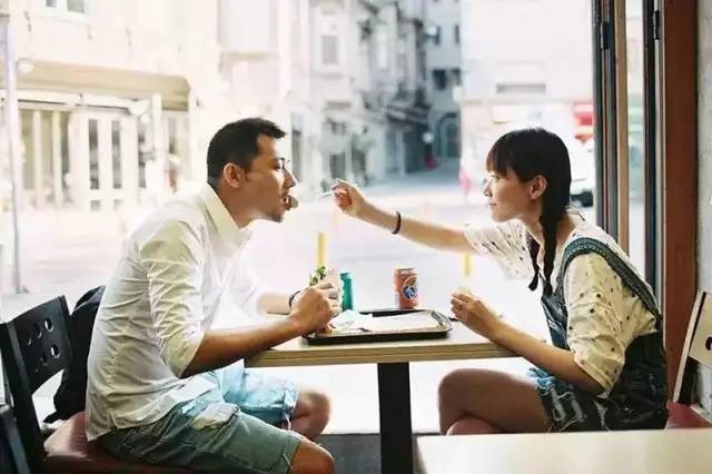 婆婆早上煮麵條，我無意中拿小姑子的碗，吃到碗底傻了眼