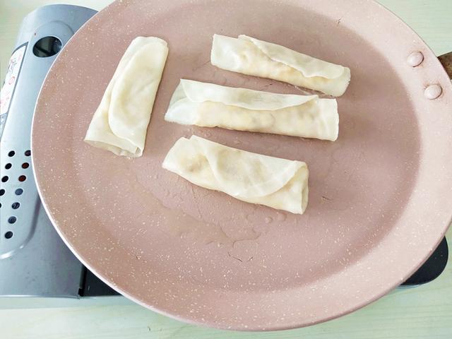 奶酪同餃子皮的碰撞，焦脆香甜口感好，不用美顏的色香味俱全輔食