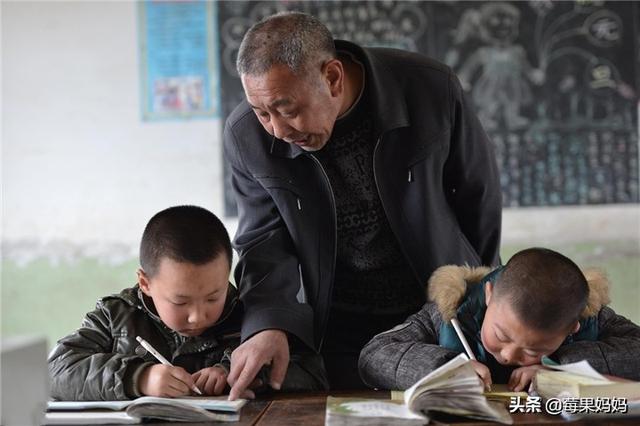 父母學歷低會影響孩子成才？家長懂得三點，孩子想不優秀都難！