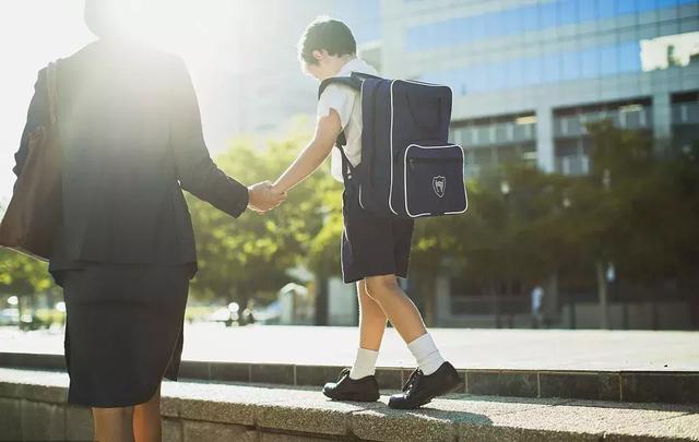 孩子被老師「告狀」！聰明的家長這樣處理，老師孩子都開心