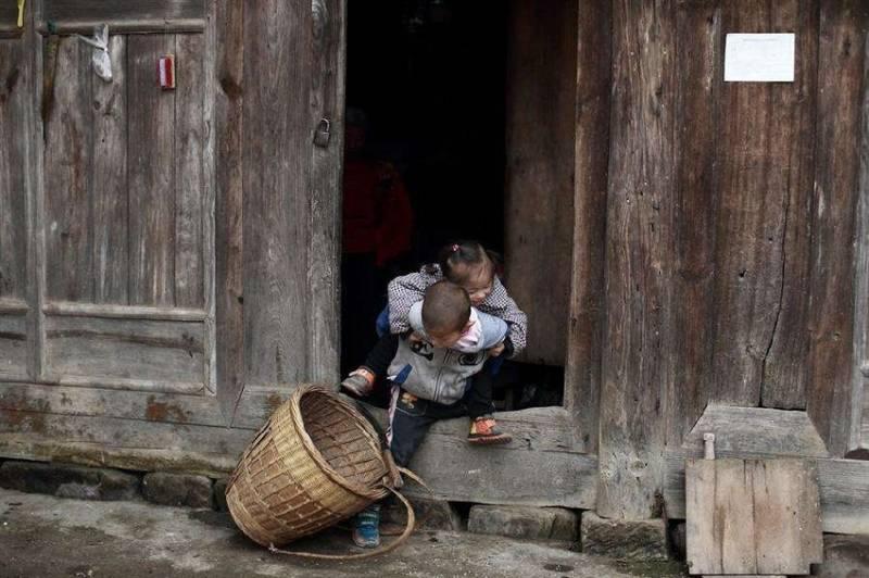 母親到兒女家養老，兒子給吃肉，女兒只給吃素，結果兒子樂了