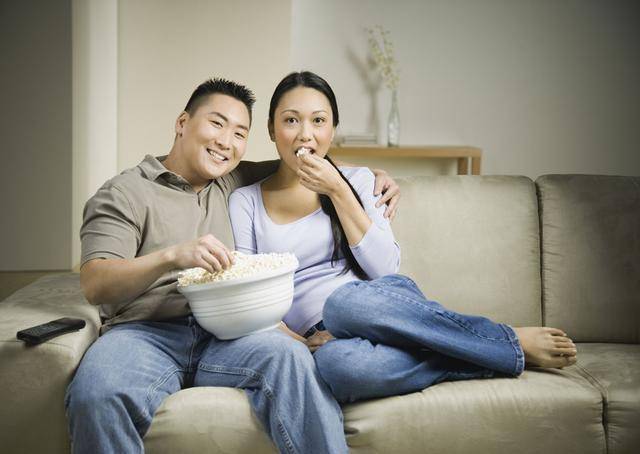 老公帶婆婆搬進新家，一天我下班回家，我把垃圾和婆婆一起帶走！