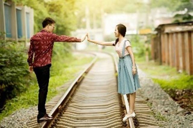 有錢男子相親裝窮，飯沒吃完女孩離開，婚禮上遇見，男子傻了