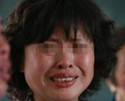 母親養兒子十年，兒子卻跟著生父走了，收到封信，母哭了