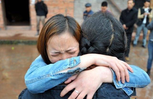丈夫去世婆婆趕兒媳走，隔天聽到公婆嘀咕，兒媳堅決不搬走