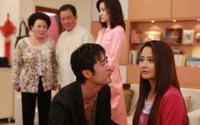 我生二胎坐月子，婆婆精心照顧，小叔子送來紅包慶祝，我提離婚