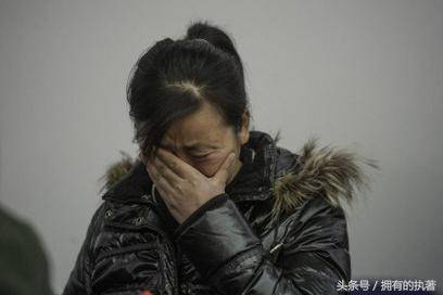 我帶有錢男友回家見父母 我媽立馬給他一巴掌 原因讓我左右為難