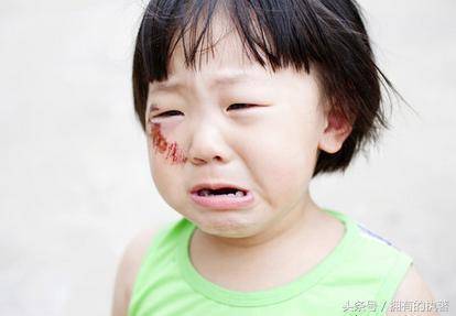 我帶有錢男友回家見父母 我媽立馬給他一巴掌 原因讓我左右為難