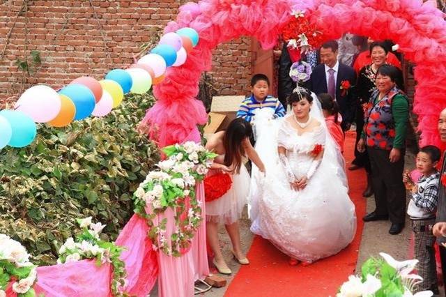 我生兒子婆婆送一包粽子，我嫌難吃扔垃圾桶，保潔送回來，我哭了