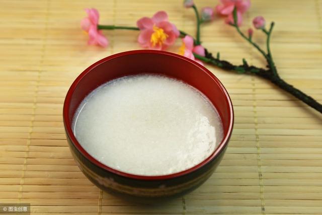 母乳喂養期間，媽媽是否需忌口？