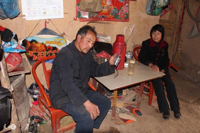 女人拋棄家庭，十年後帶巨款回家，留下二十萬，兒子跟她走了