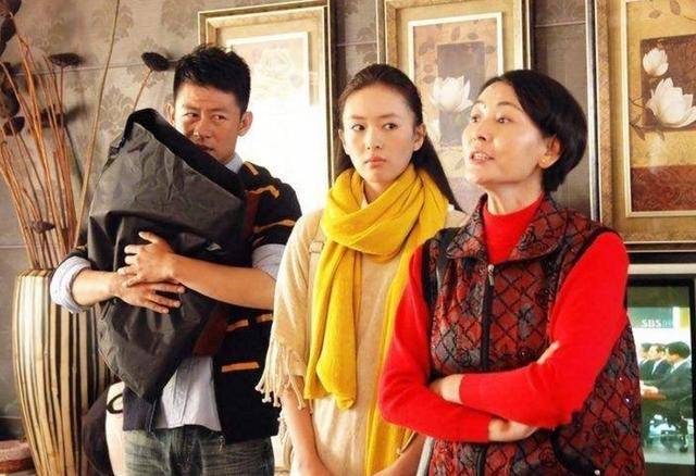 老公偷偷把婆婆房子過戶給小姑子，妻子：請帶著你媽搬出我的房子