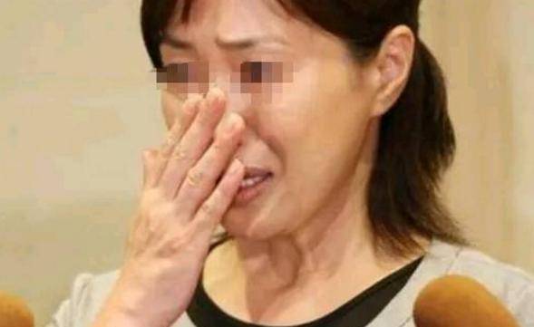 丈夫提前下班，妻子神情古怪，趁她上廁所去臥室打開衣櫃，報警