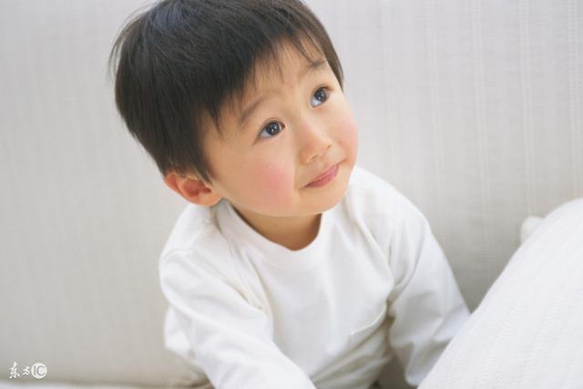 兒子丟了五年，前妻卻突然給他要兒子奶粉錢，他二話不說拿出五萬
