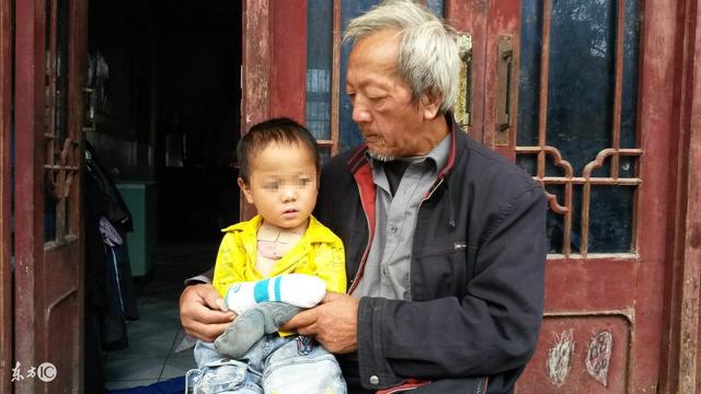 給父親過生日卻被告知不是親生，得知親生父母現狀，他捐了骨髓