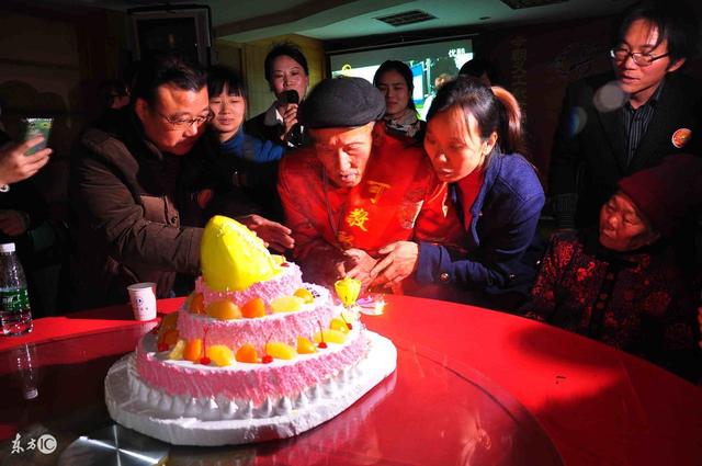 給父親過生日卻被告知不是親生，得知親生父母現狀，他捐了骨髓