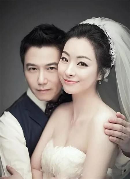 54歲溫兆倫近照曝光！曾帥氣迷人，一年換幾個女友！如今竟變這樣淒慘！臉部僵硬，老到認不出！