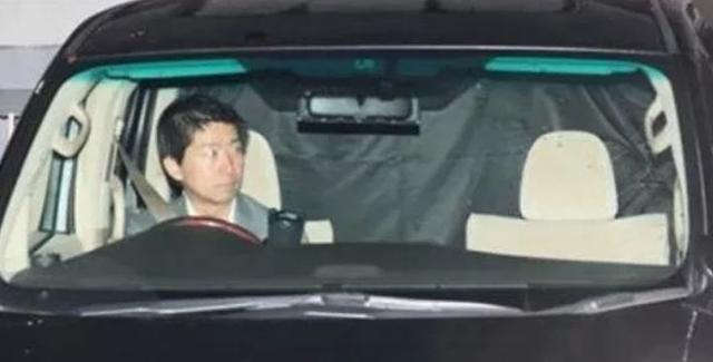田口淳之介剛出警局就下跪16秒，道歉的同時宣布暫退娛樂圈