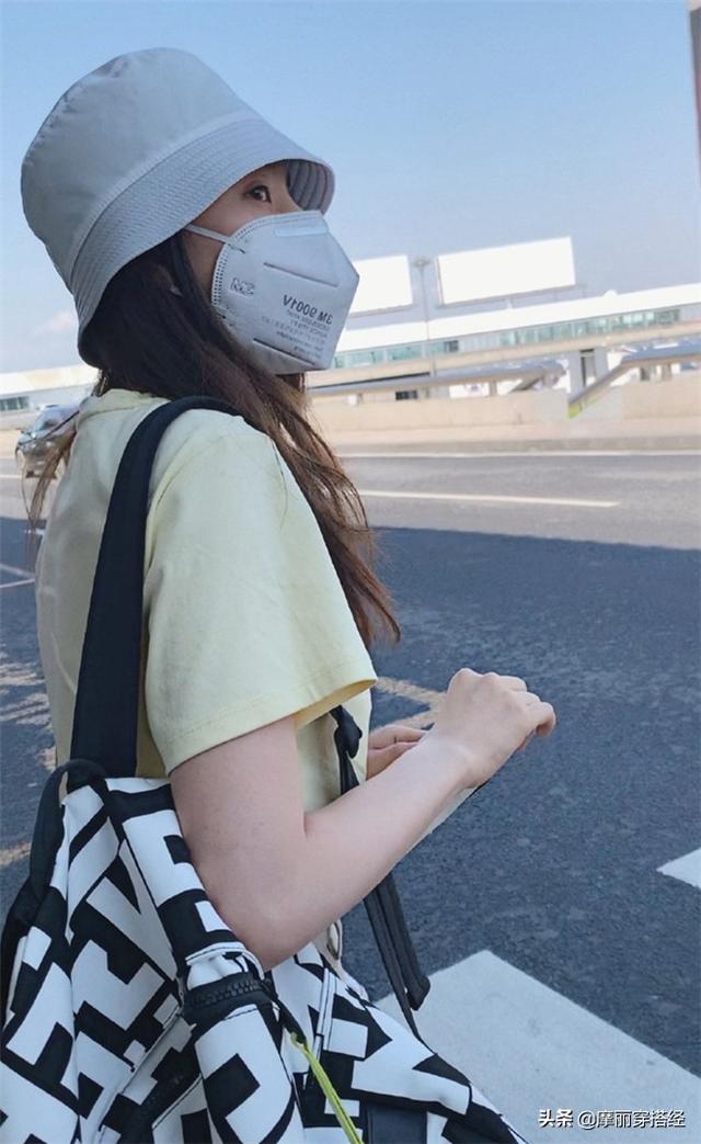 與女神的差距有多大？一頂漁夫帽，學高圓圓趙麗穎用簡約T恤來搭