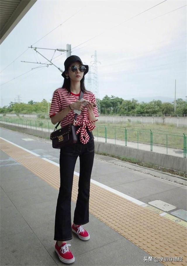 與女神的差距有多大？一頂漁夫帽，學高圓圓趙麗穎用簡約T恤來搭
