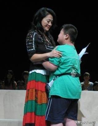 她是知名老戲骨，兒子智商僅有4歲，女兒卻憑高顏值進入娛樂圈