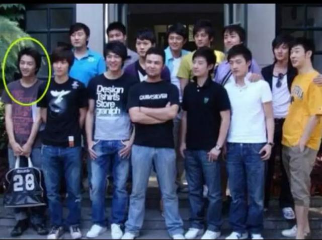 男星出道前的顏值，吳彥祖肩寬頭小身材好好，陳曉這長相妥妥校草