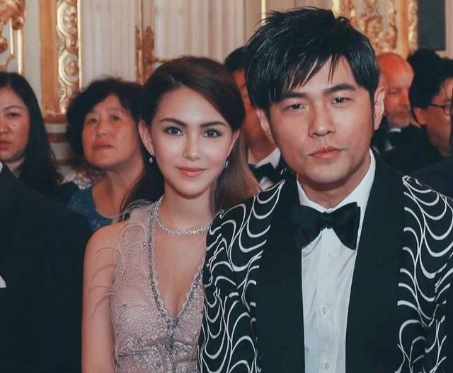寵妻狂魔周杰倫眼裡只有愛妻！昆凌穿運動裝演繹人美穿什麼都好看