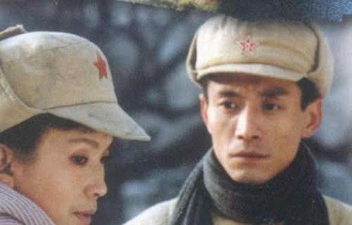 下崗後轉行當演員，低調演戲18年無緋聞，娶小7歲嬌妻幸福至今