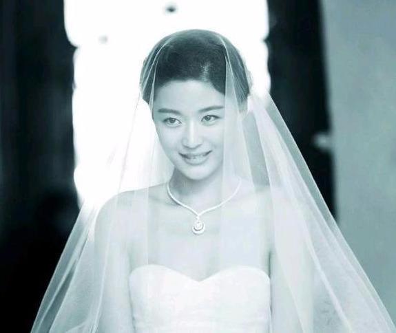 韓國4大女神的婚禮，兩位嫁男神，一位嫁豪門，唯她嫁窮小子