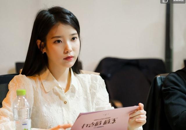 雙宋夫婦的「真愛」！宋慧喬為IU新片做應援，寵溺滿滿感情超好