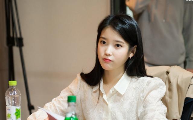 雙宋夫婦的「真愛」！宋慧喬為IU新片做應援，寵溺滿滿感情超好