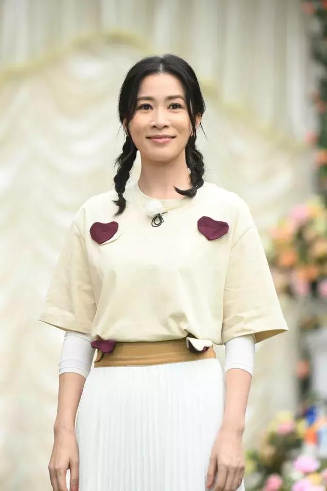 憑《延禧攻略》翻紅後，她將野心寫在臉上，身靠黃曉明笑容燦爛