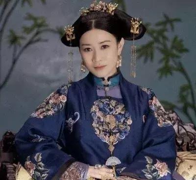 憑《延禧攻略》翻紅後，她將野心寫在臉上，身靠黃曉明笑容燦爛