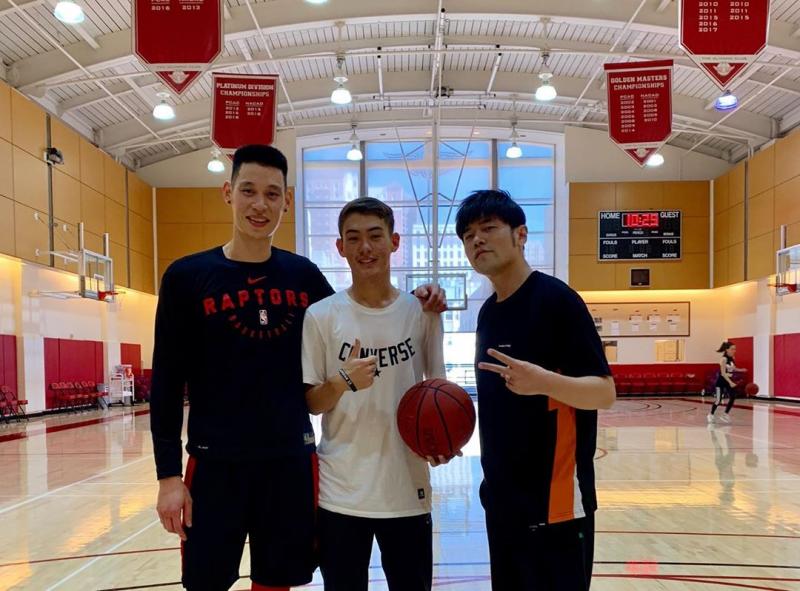 【搶完周杰倫的風頭!!】昆凌16歲弟弟肥仔進化史, 現在竟然變成超帥混血男神！