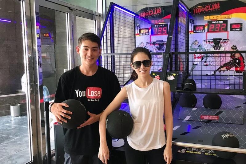 【搶完周杰倫的風頭!!】昆凌16歲弟弟肥仔進化史, 現在竟然變成超帥混血男神！