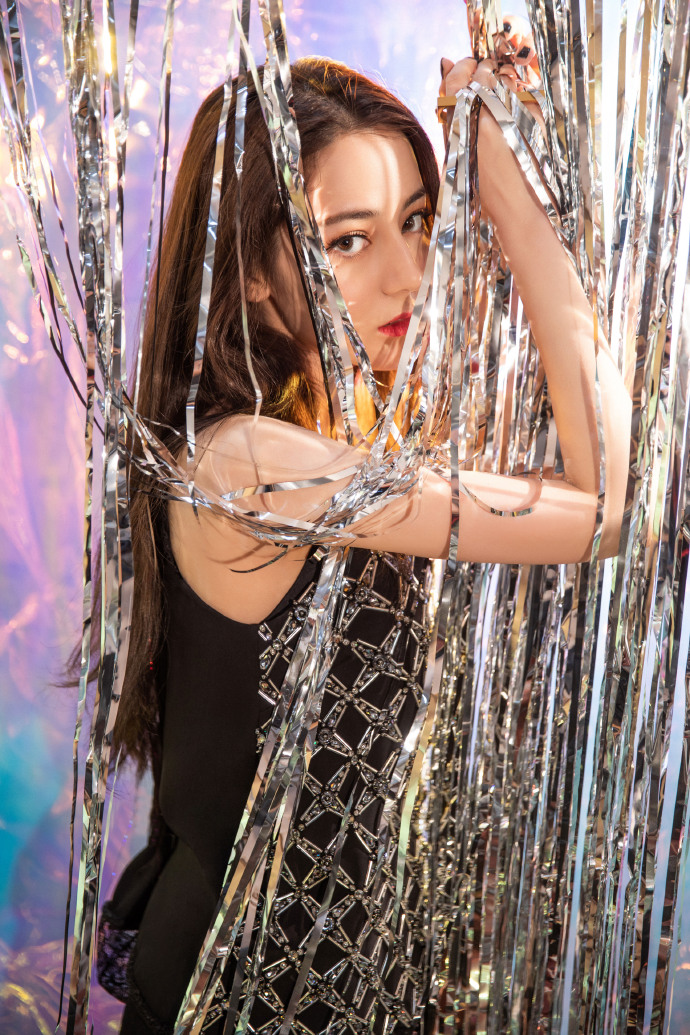 女神下海？！疑似迪麗熱巴"激情片"網絡瘋傳！網民崩潰：哇…真的是…???