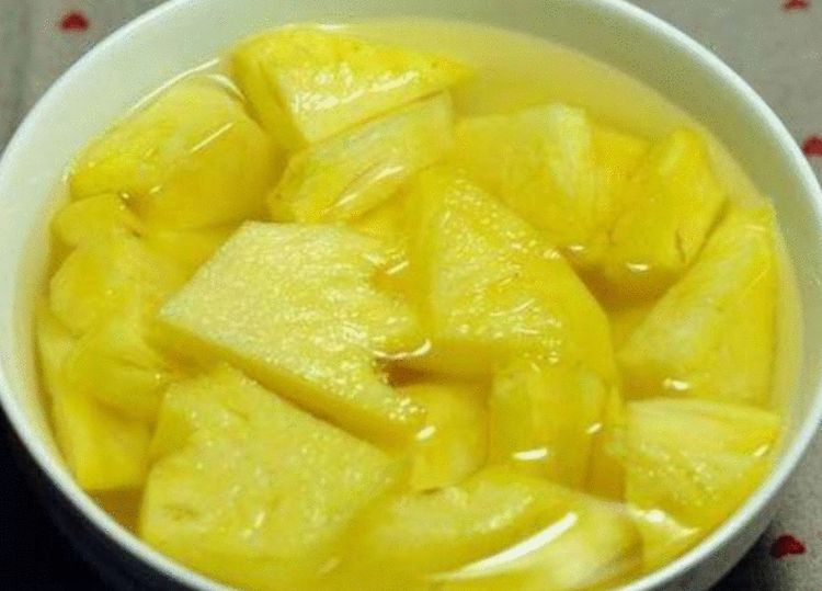 吃鳳梨好處多多，但吃完鳳梨別碰2物，可能是在「喂毒」，希望知道的不晚