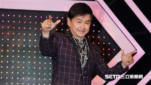 才剛送走爸爸！賀一航兒子「扛房貸壓力馬上復工」　餐廳開唱「爸我想你了」