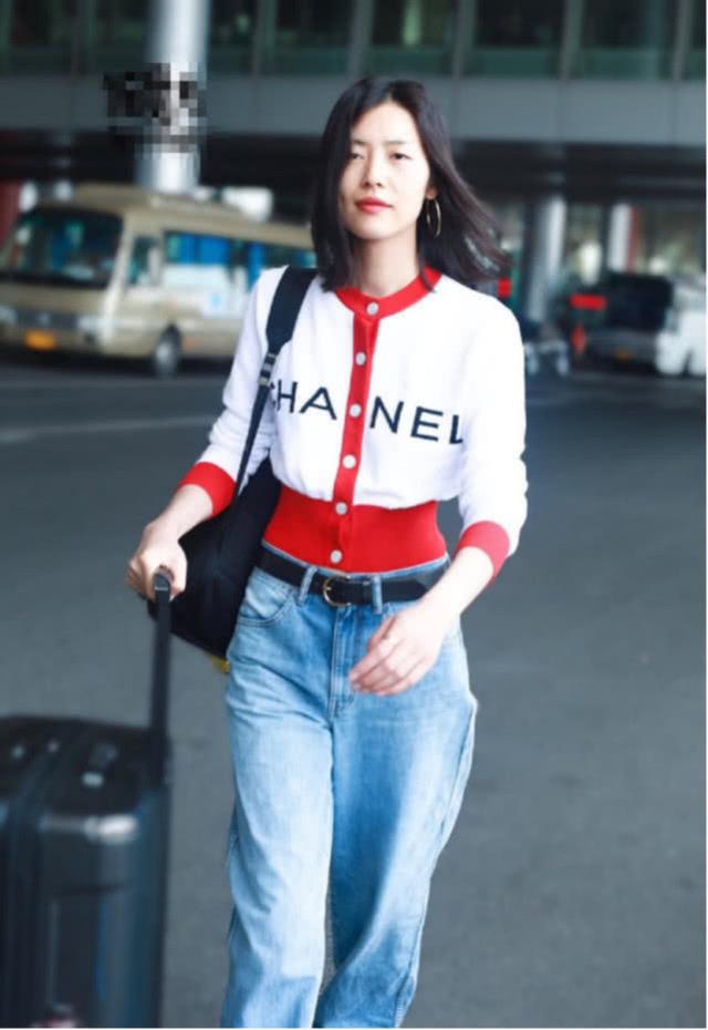 女星和「大表姐」劉雯撞衫災禍現場，但這次昆凌贏了