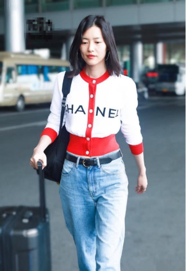 女星和「大表姐」劉雯撞衫災禍現場，但這次昆凌贏了