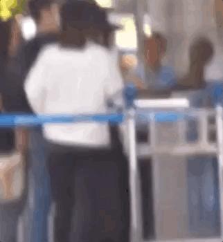 【林心如女兒首曝光！】依偎在霍建華身上十分軟萌，不知不覺「小海豚」也已經兩歲了！