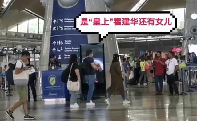 霍建華女兒首曝光，抱著小海豚父愛滿滿！網友：還是喜歡這樣的他