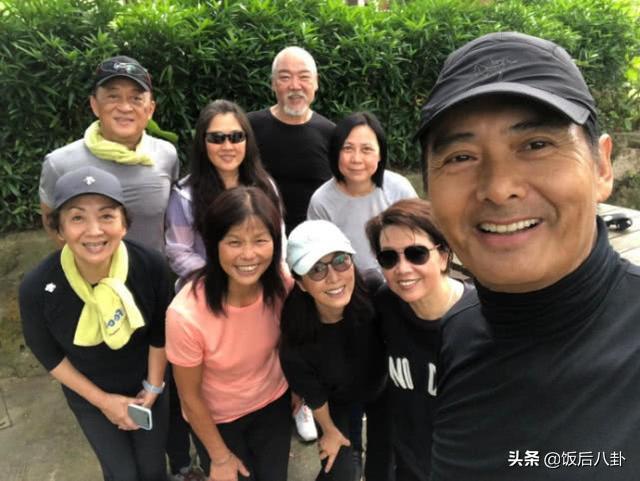周潤髮帶領眾港星去爬山，63歲米雪與69歲鮑起靜同框似母女！