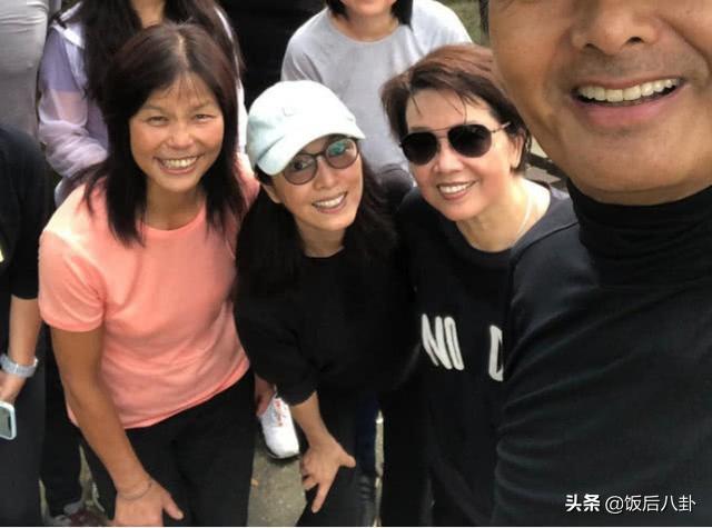 周潤髮帶領眾港星去爬山，63歲米雪與69歲鮑起靜同框似母女！