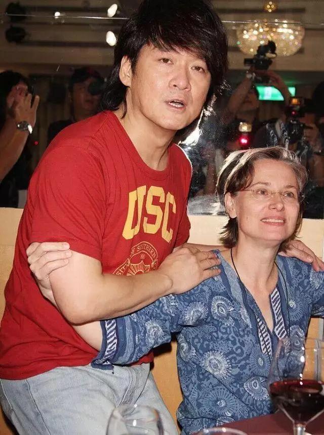 一封離婚協議書喚醒了他，周華健對愛妻不離不棄：這輩子與妳在一起是我最大的幸福！ 