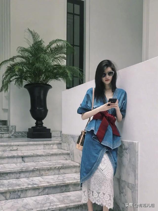 楊冪和娜扎都愛的神仙疊穿時尚，裙子還可以這樣穿