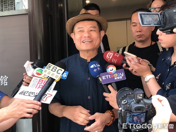 許效舜談賀一航離開…曝「靈異體質」有感應「他在那裡很開心」開餐廳秀等大家表演：遺憾沒見最後一面